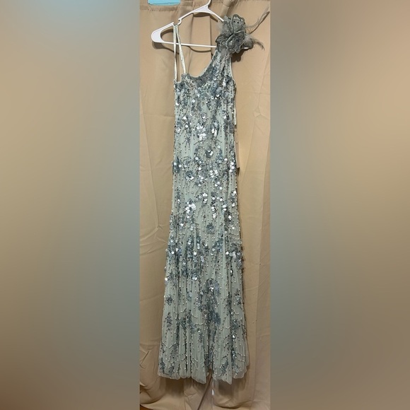 Mac Duggal 94151 NWT Green Embellished One Shoulder Trumpet Gown with Flower - Picture 4 of 6